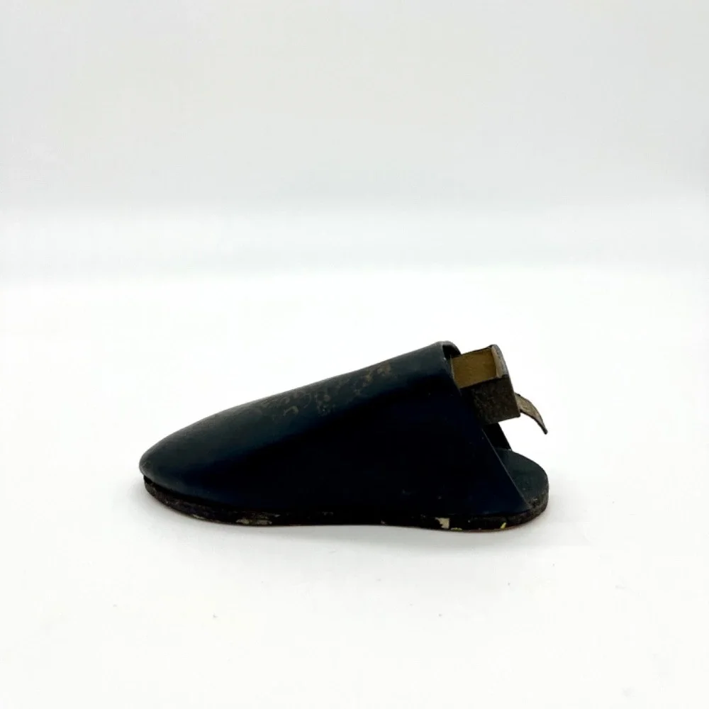 Roses Des Sables‎ Vintage Leather Model Shoe Match Holder Novelty Gift Decor